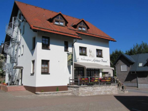 Гостиница Rennsteighotel Grüner Baum, Шмидефельд-Ам-Ренштайг